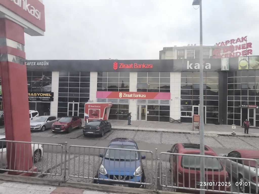 Ziraat Bankası Gazi Bulvarı/Uşak Şubesi — Bankalar, Merkez · fotoğraf 1