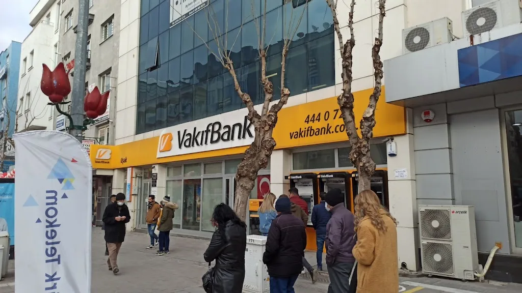 VakıfBank Uşak Şubesi — Bankalar, Merkez · fotoğraf 1