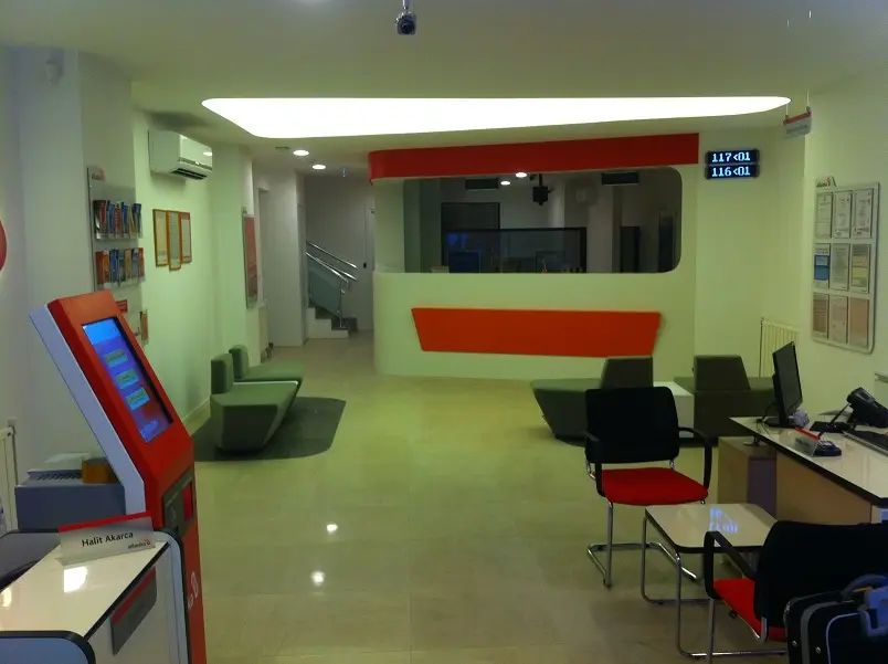 Albaraka Türk Uşak Şubesi — Bankalar, Merkez · fotoğraf 3