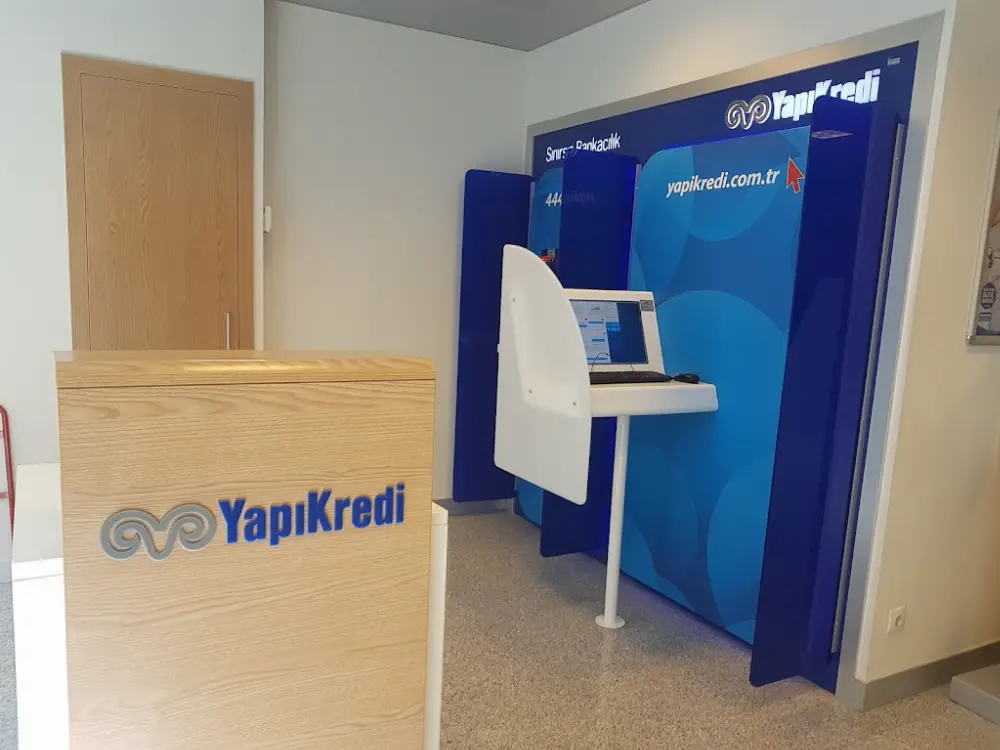 Yapı Kredi Bankası - Uşak Çarşı Şubesi — Bankalar, Merkez · fotoğraf 2