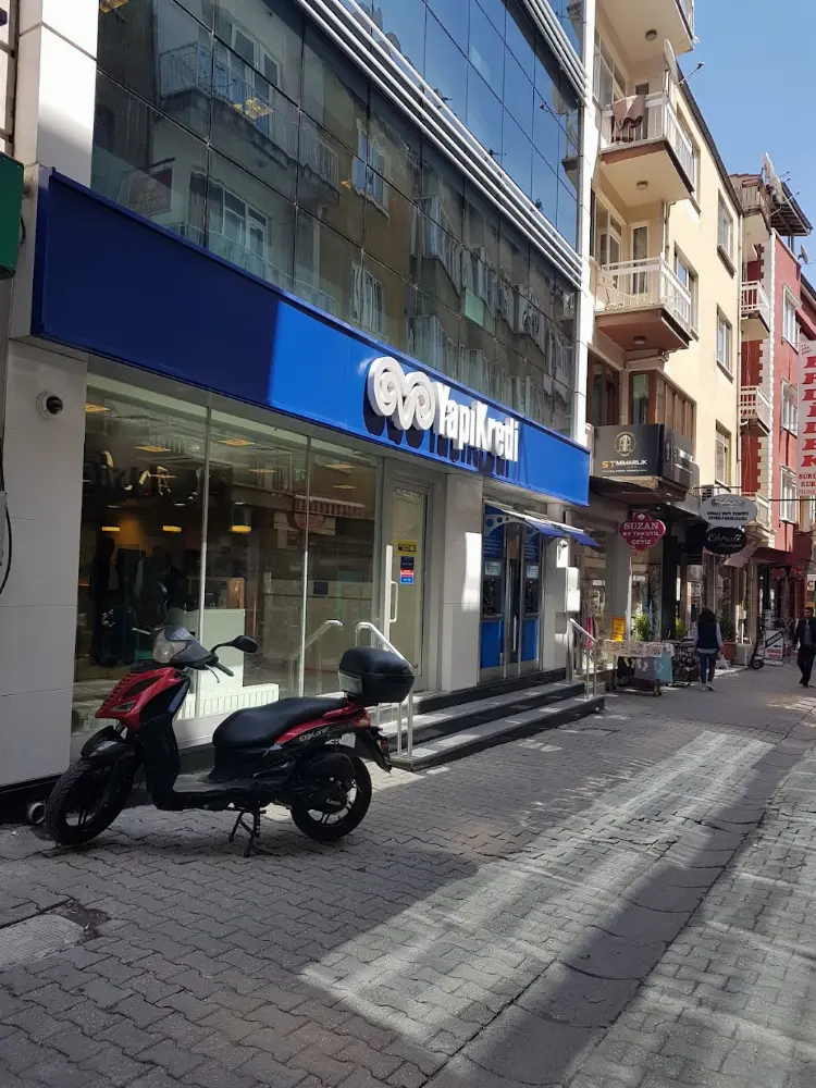 Yapı Kredi Bankası - Uşak Çarşı Şubesi — Bankalar, Merkez · fotoğraf 3