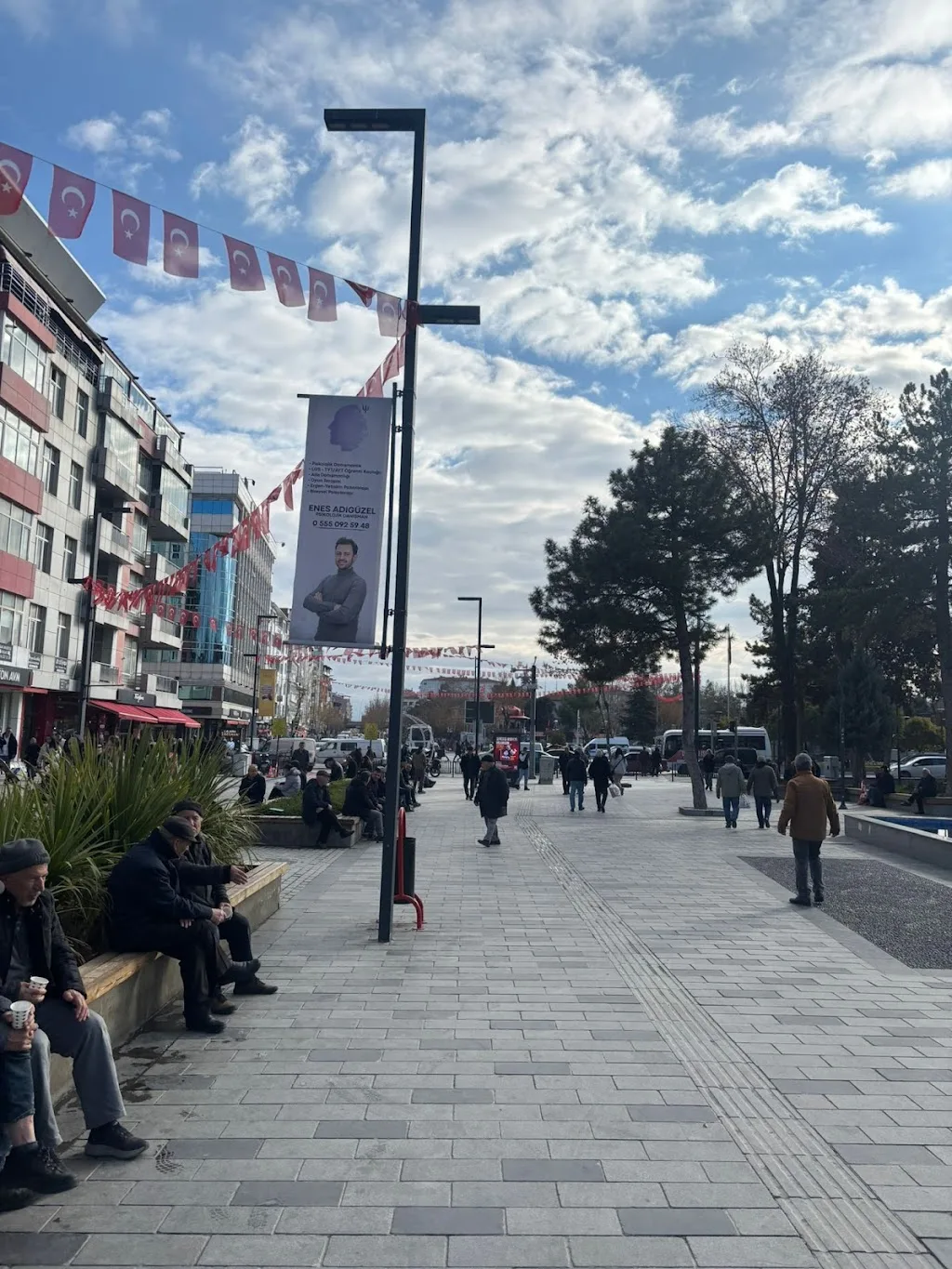 Ziraat Bankası-ismetpaşa Cd. Uşak Şubesi — Bankalar, Merkez · fotoğraf 1