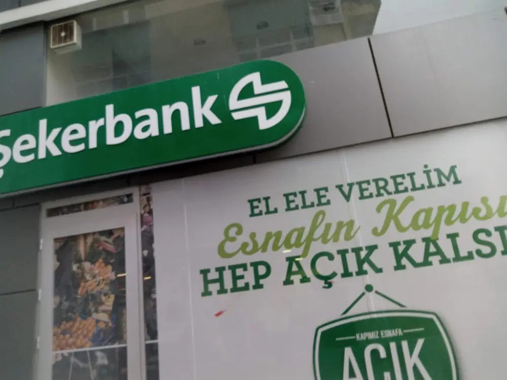 Şekerbank Uşak Şubesi — Bankalar, Merkez · fotoğraf 3