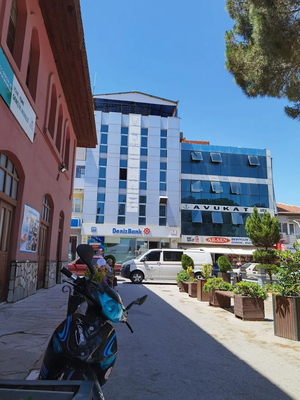 DenizBank Eşme Şubesi — Bankalar, Eşme · fotoğraf 1