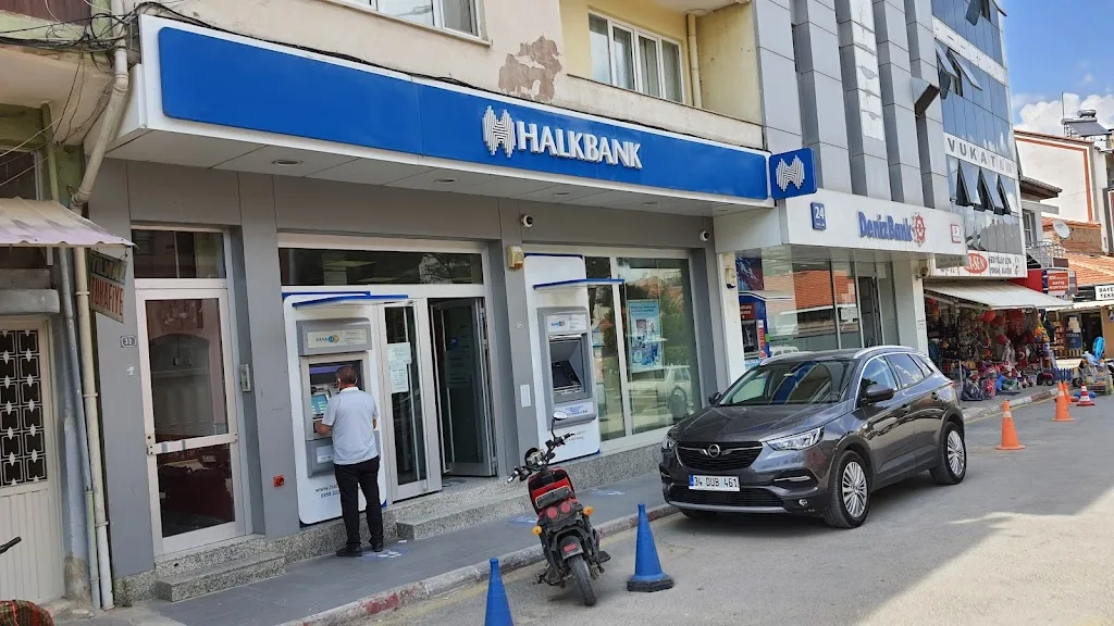Halkbank Eşme Şubesi — Bankalar, Eşme · fotoğraf 1