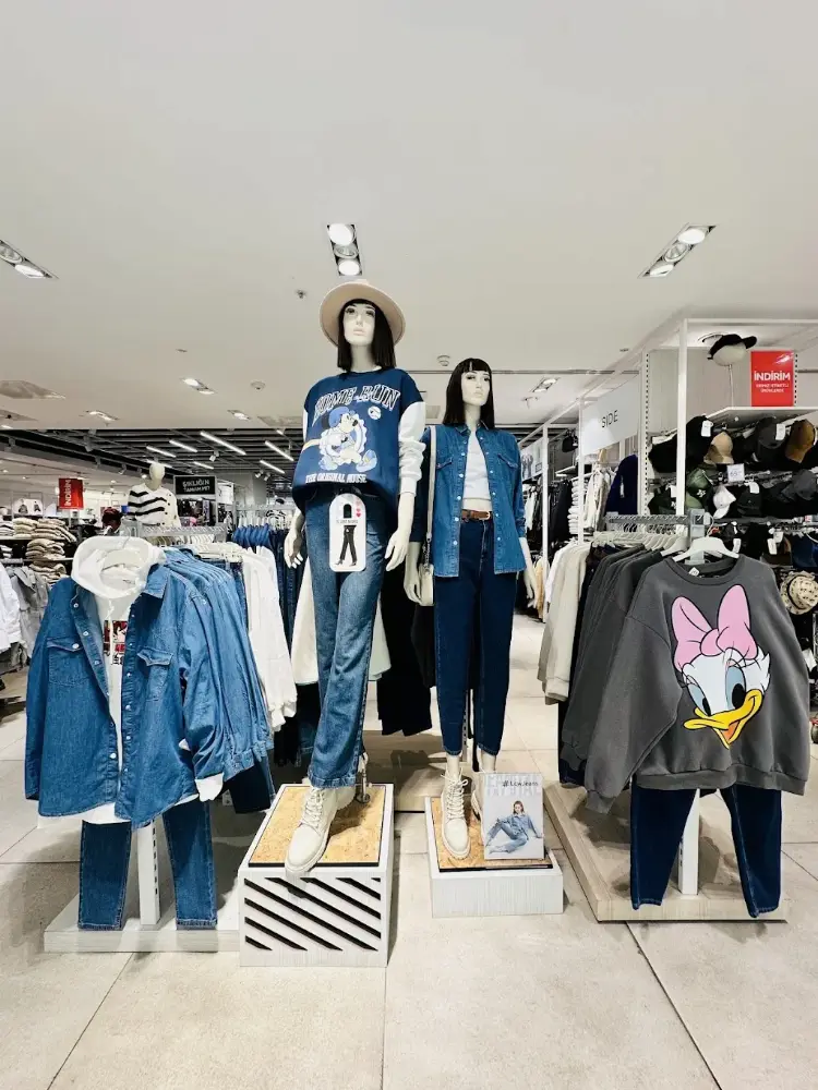 LC WAIKIKI — Kadın Giyim, Yenişehir · fotoğraf 4