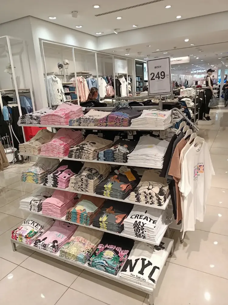 LC WAIKIKI — Kadın Giyim, Yenişehir · fotoğraf 3