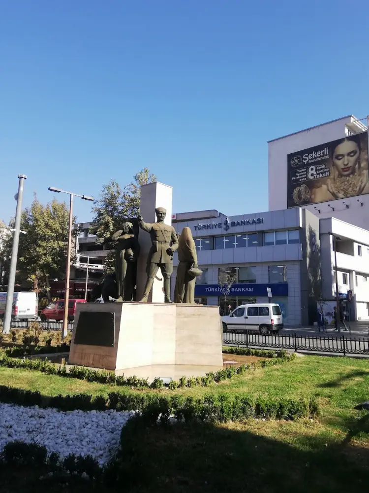 Türkiye İş Bankası Kahramanmaraş Şubesi — Bankalar, Dulkadiroğlu · fotoğraf 3