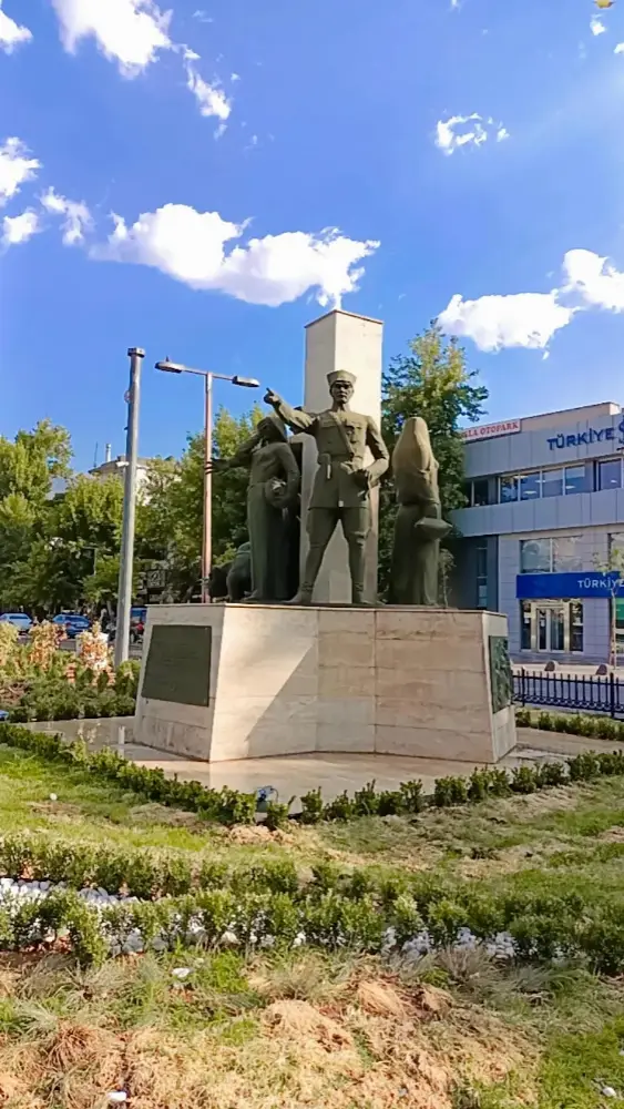 Türkiye İş Bankası Kahramanmaraş Şubesi — Bankalar, Dulkadiroğlu · fotoğraf 4