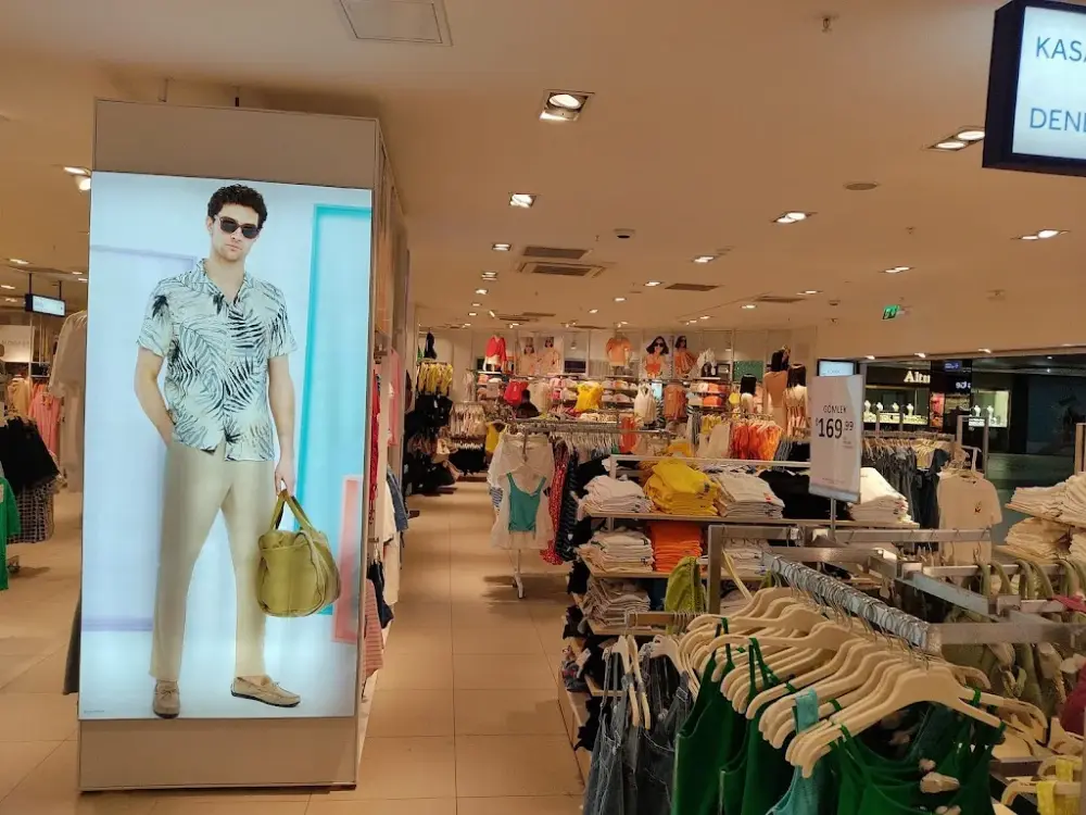 LC WAIKIKI — Kadın Giyim, Erdemli · fotoğraf 2