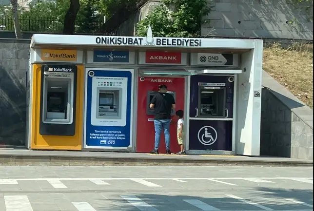 Türkiye İş Bankası Bankamatik — Bankalar, Onikişubat · fotoğraf 2