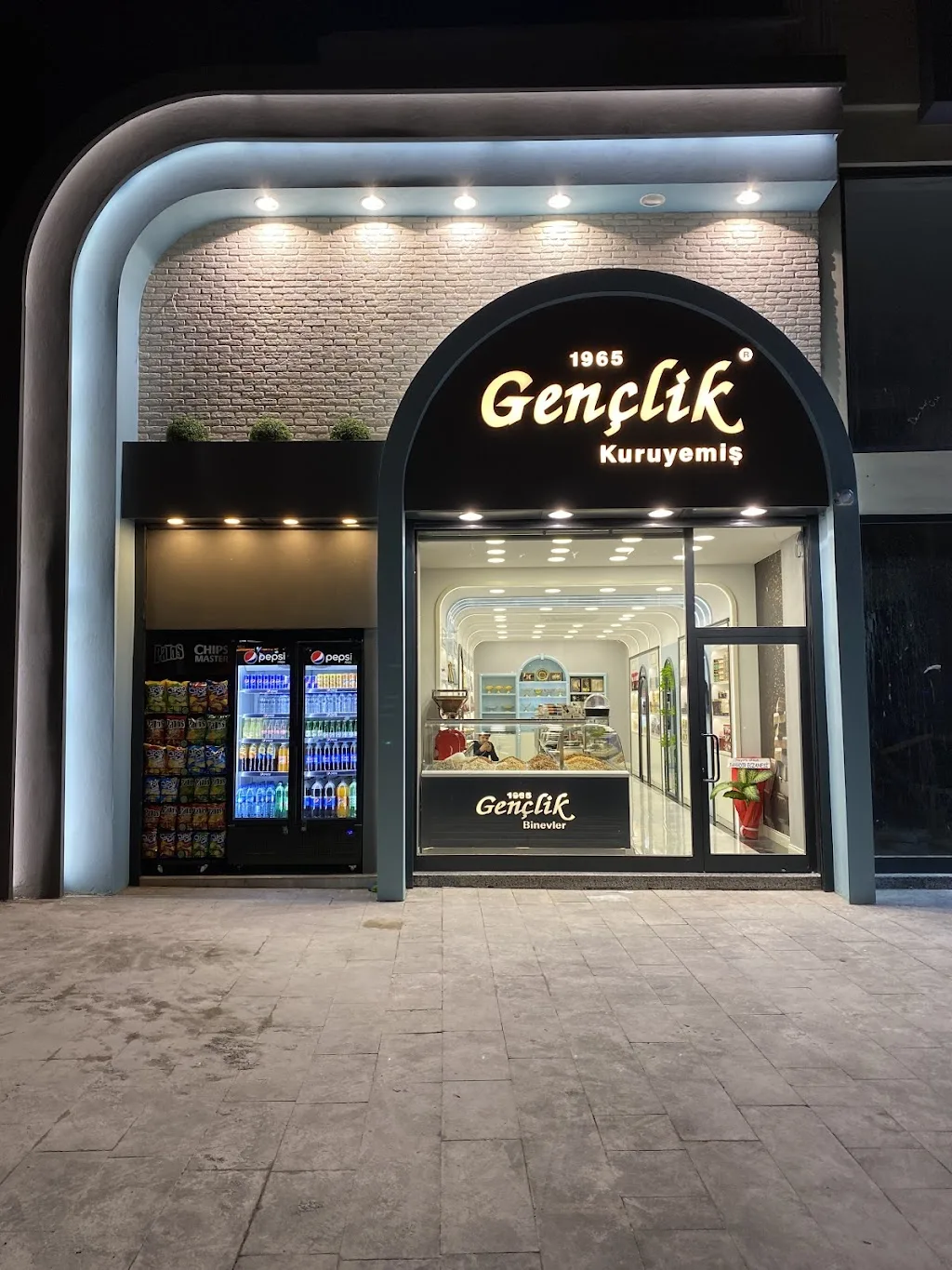 Akbank Binevler Şubesi — Bankalar, Onikişubat · fotoğraf 1