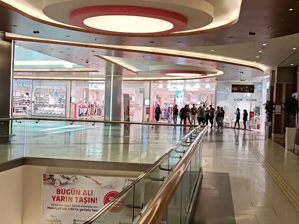LC WAIKIKI — Erkek Giyim, Yeşilyurt · fotoğraf 2