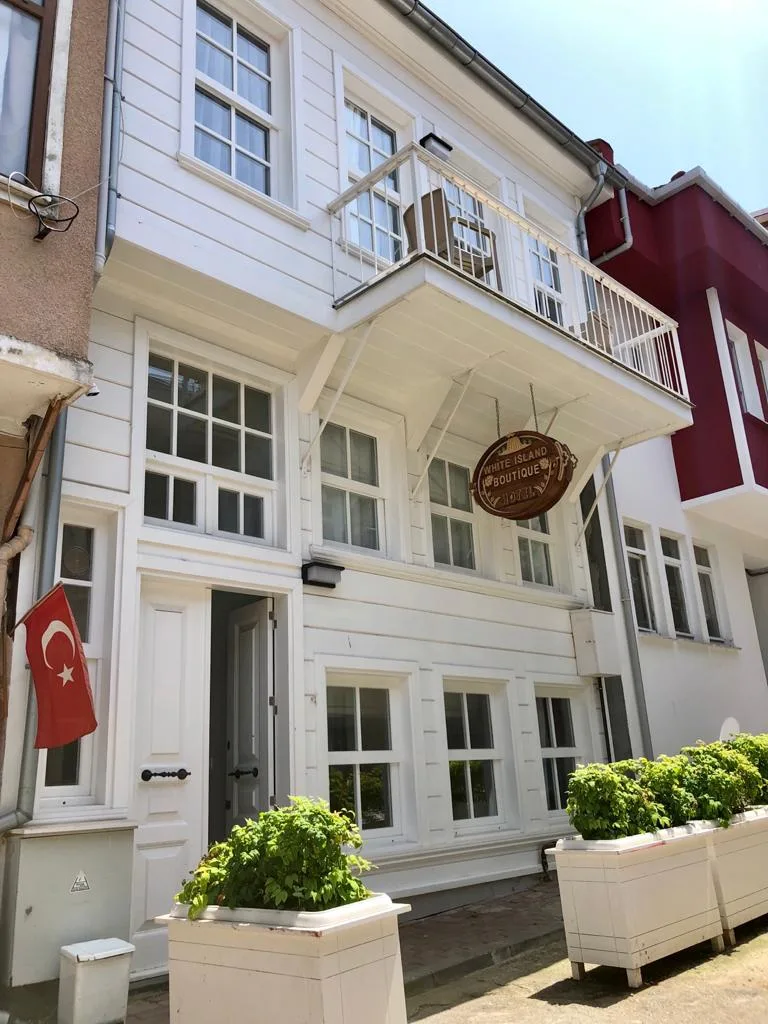 White Island Butik Otel Büyükada — Oteller, Türkoğlu · fotoğraf 1