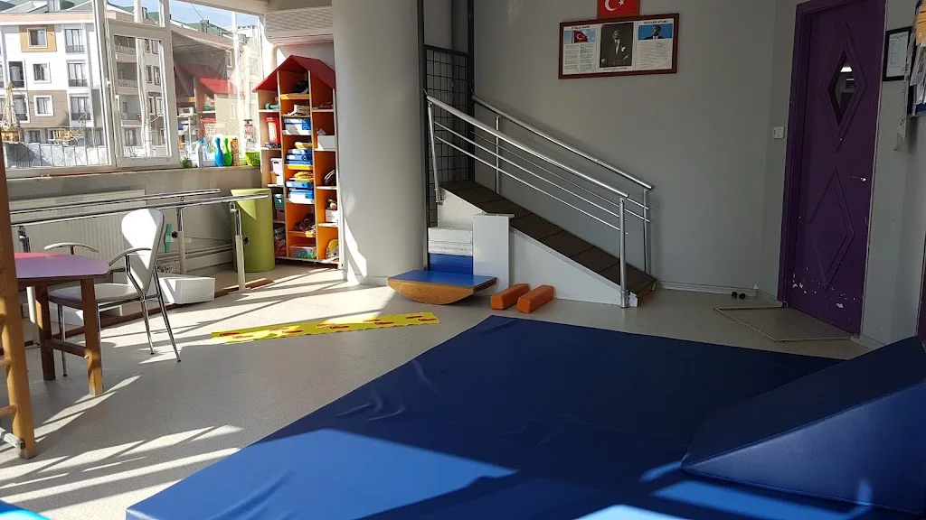 Özel ZiyaÖzel Eğitim ve Rehabilitasyon Merkezi — Fizyoterapistler, Kağıthane · fotoğraf 1