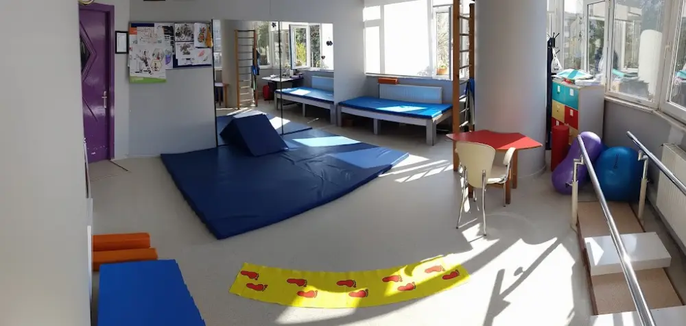 Özel ZiyaÖzel Eğitim ve Rehabilitasyon Merkezi — Fizyoterapistler, Kağıthane · fotoğraf 2