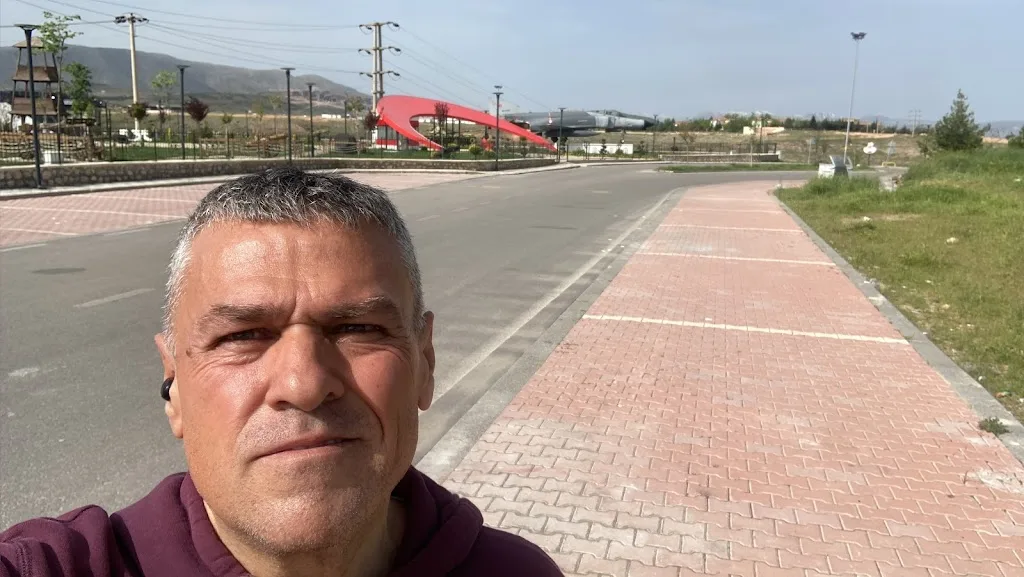 Yarı olimpik yüzme havuzu