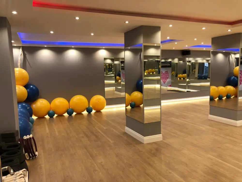 Studio Therapy Sport Club — Fizyoterapistler, Avcılar · fotoğraf 2