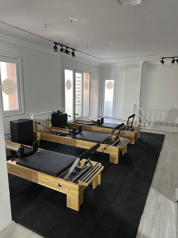 Fizyo Bloom Pilates Studio — Fizyoterapistler, Bağcılar · fotoğraf 2