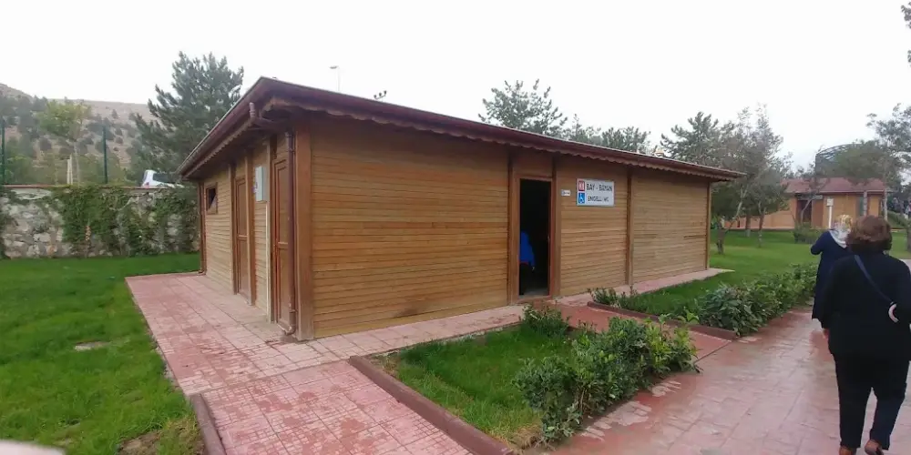 Orduzu C tipi Mesire yeri Botanik ve Hayvanat Bahçesi — Yüzme Havuzları, Battalgazi · fotoğraf 5