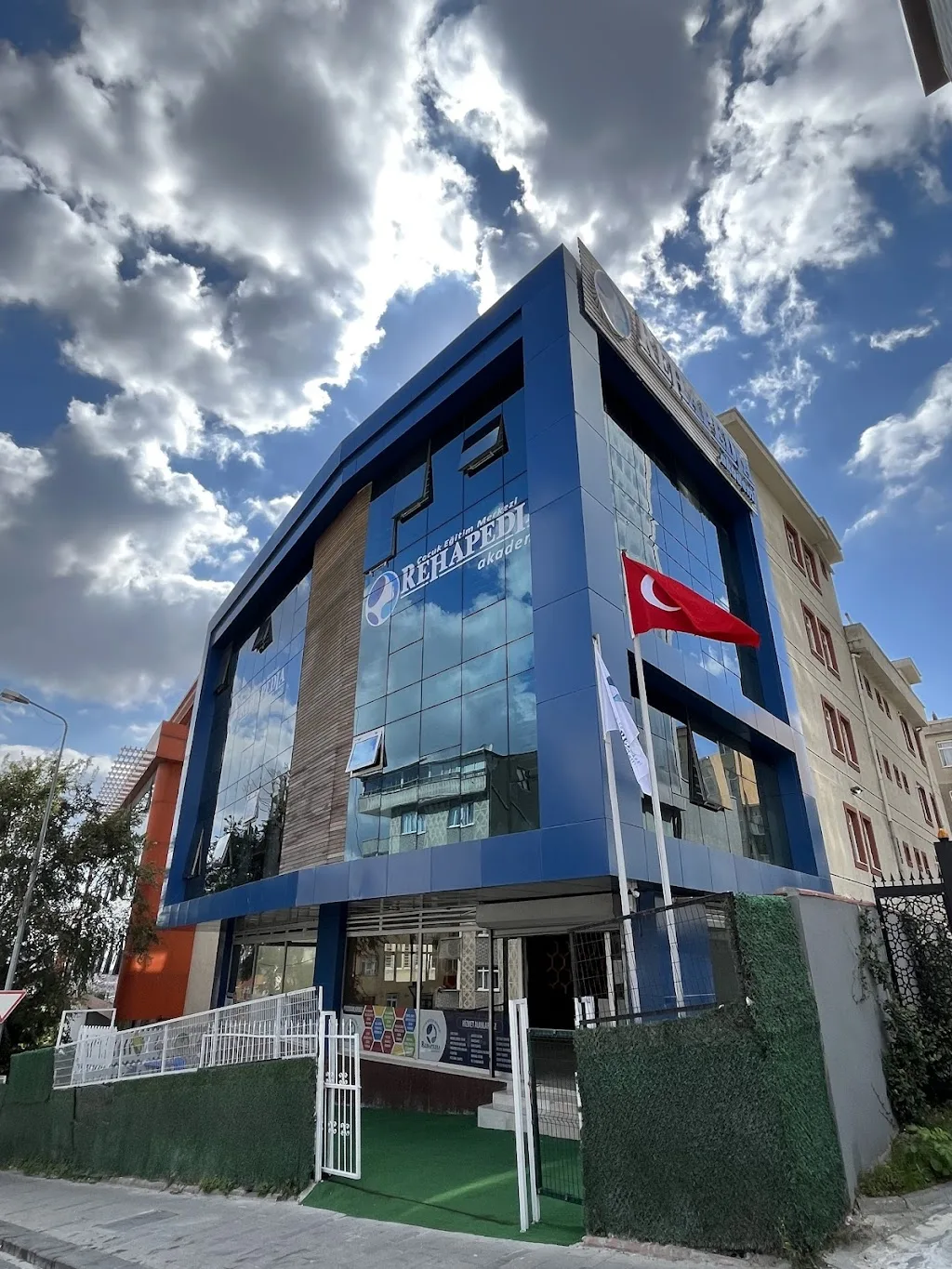 Rehapedia Akademi Özel Eğitim ve Rehabilitasyon Merkezi — Fizyoterapistler, Bağcılar · fotoğraf 1
