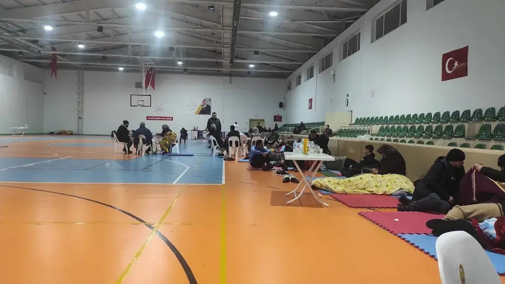 Yakınca Spor Salonu — Yüzme Havuzları, Yeşilyurt · fotoğraf 4