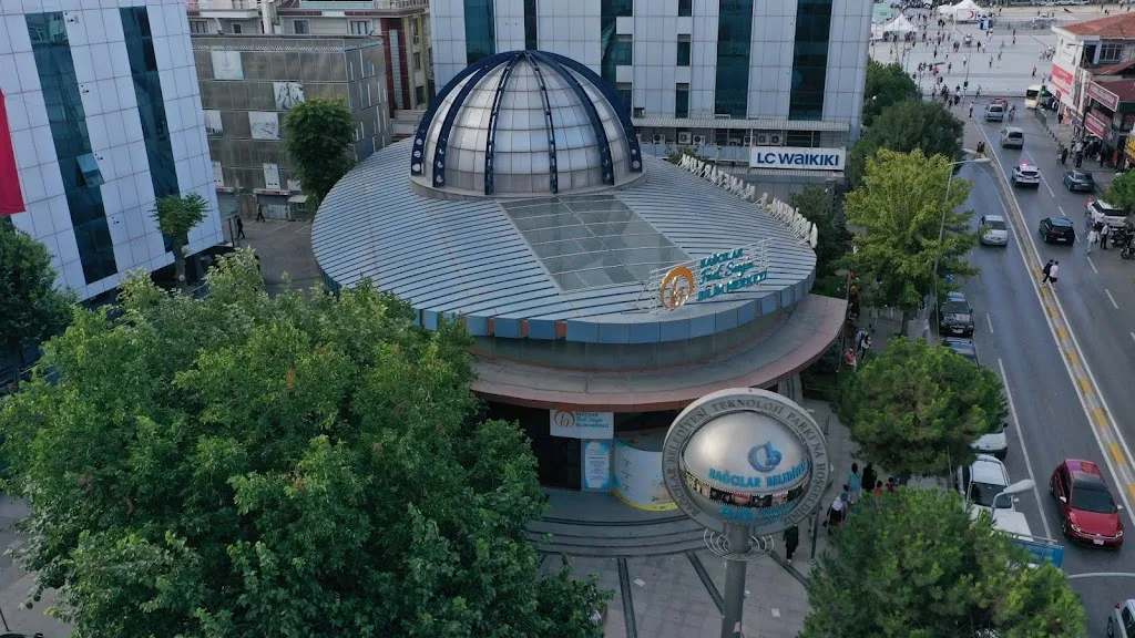 Bağcılar Fuat Sezgin Bilim Merkezi — Sinemalar, Bağcılar · fotoğraf 1
