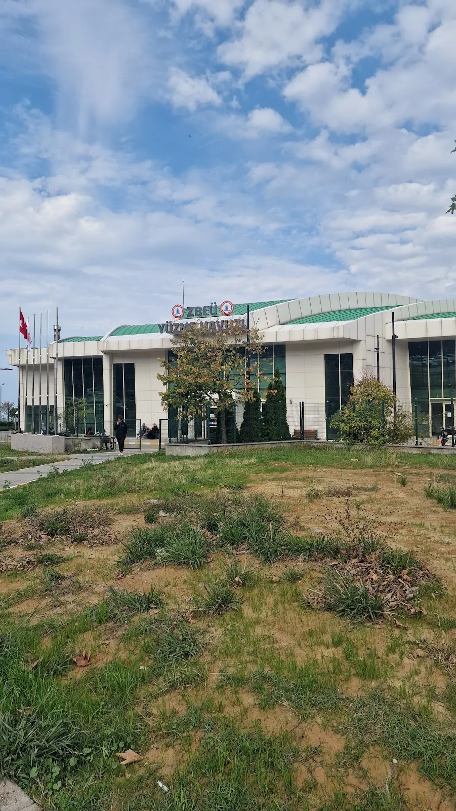Beü Yarı Olimpik Yüzme Havuzu — Yüzme Havuzları · fotoğraf 1