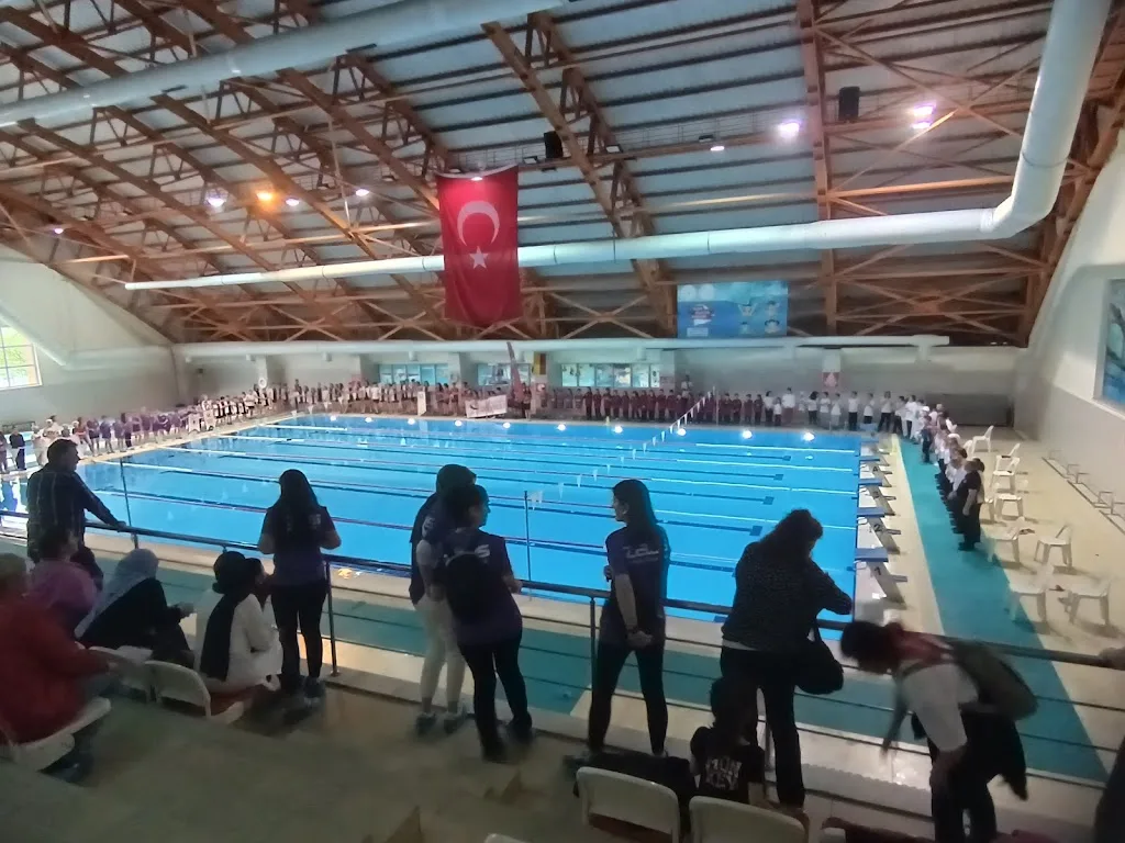 Gençlik Spor Bakanlığı Kilimli Yüzme Kapalı Yüzme Havuzu — Yüzme Havuzları · fotoğraf 1