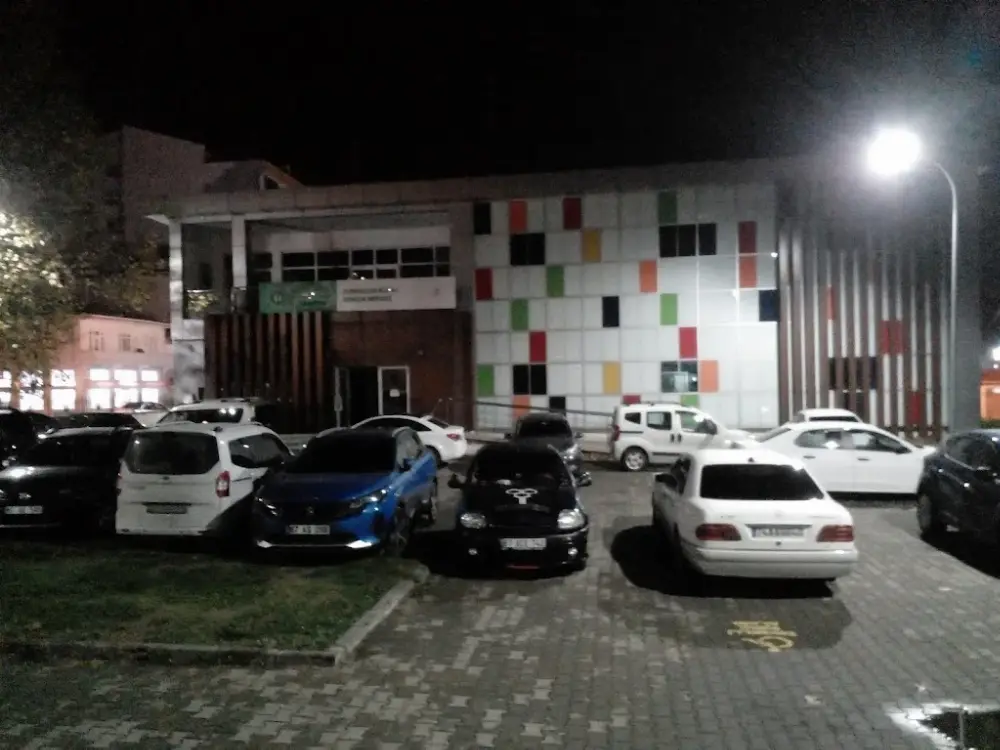 Gençlik Spor Bakanlığı Kilimli Yüzme Kapalı Yüzme Havuzu — Yüzme Havuzları, Kilimli · fotoğraf 2