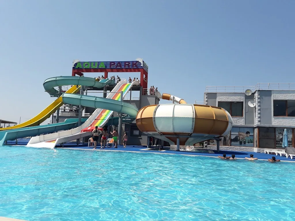 Karaca Aqua Park — Yüzme Havuzları · fotoğraf 1