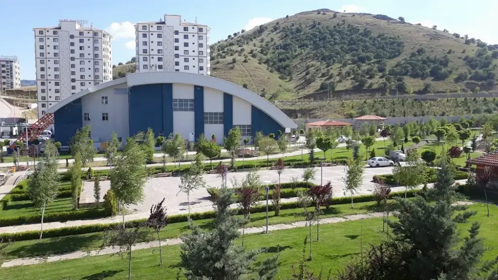 Yozgat Yarı Olimpik Kapalı Yüzme Havuzu — Yüzme Havuzları, Merkez · fotoğraf 2