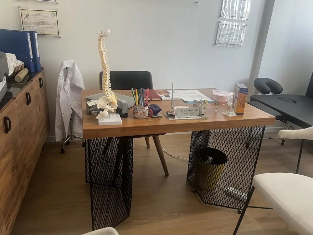 Fizyoterapist Selin Gündoğan — Fizyoterapistler, Bakırköy · fotoğraf 2