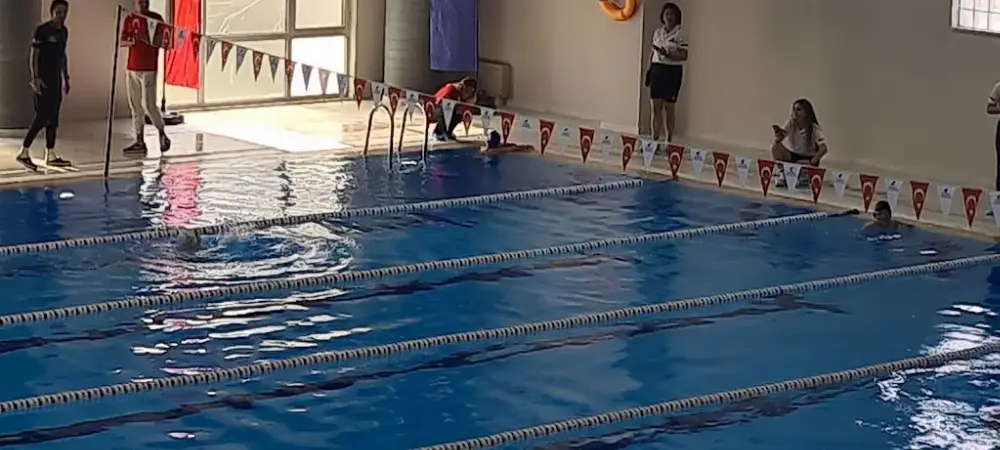 Düzce Üniversitesi Kapalı Yüzme Havuzu — Yüzme Havuzları, Merkez · fotoğraf 3
