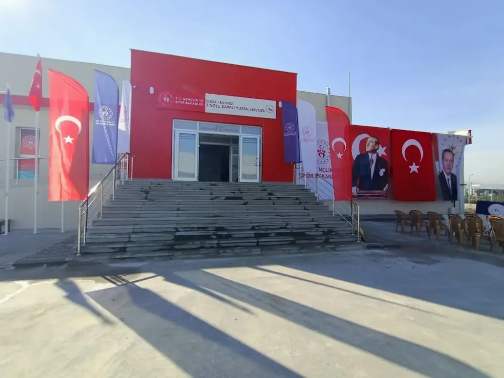 Düzce 2 Nolu Yüzme Havuzu — Yüzme Havuzları, Çilimli · fotoğraf 2