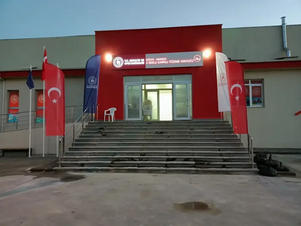 Düzce 2 Nolu Yüzme Havuzu — Yüzme Havuzları, Çilimli · fotoğraf 3
