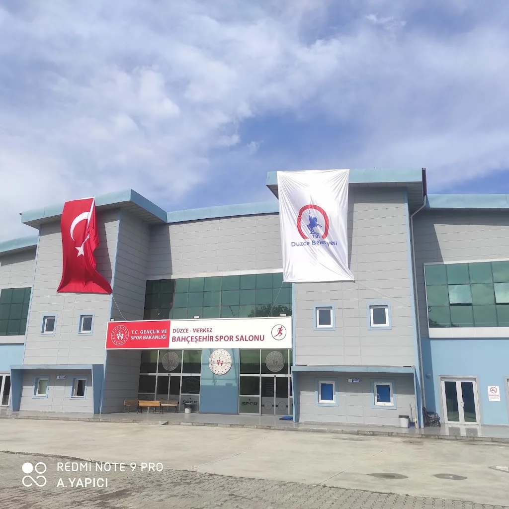 Düzce Gençlik ve Spor İl Müdürlüğü Yüzme Havuzu — Yüzme Havuzları · fotoğraf 1