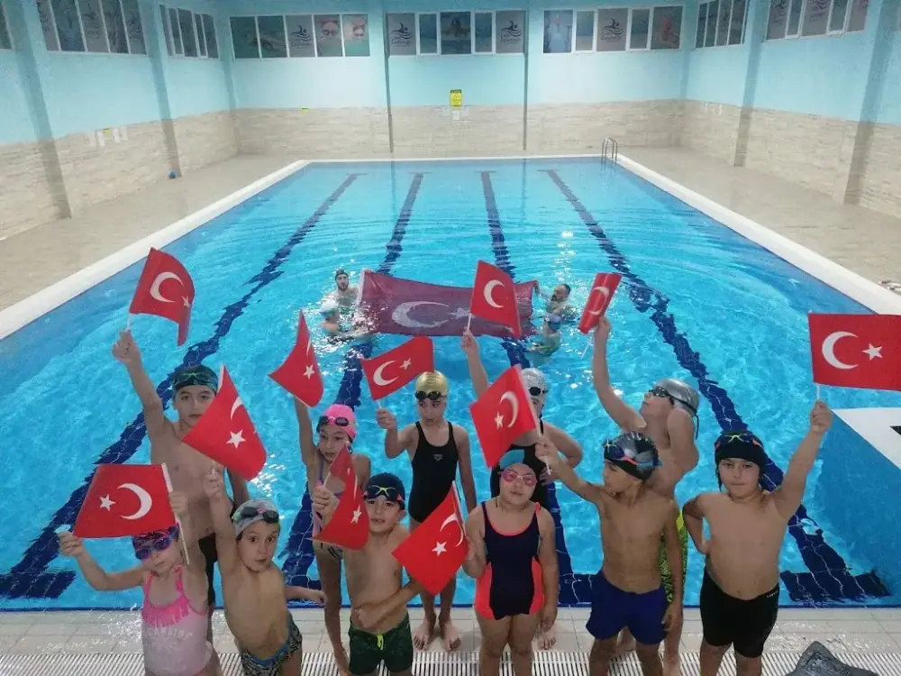 Çetin Çelebioğlu yüzme okulları — Yüzme Havuzları · fotoğraf 2