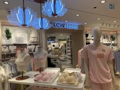 LC WAIKIKI Capitol AVM Üsküdar — Kadın Giyim, Üsküdar · fotoğraf 3