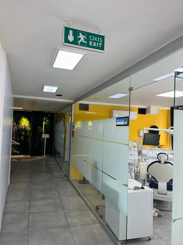 Dent 50 clinic — Diş Hekimleri, Kağıthane · fotoğraf 4