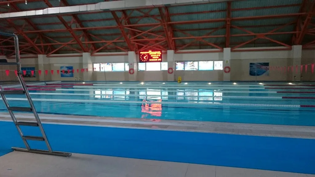 Genclik Spor Yuzme Havuzu — Yüzme Havuzları, Merkez · fotoğraf 1