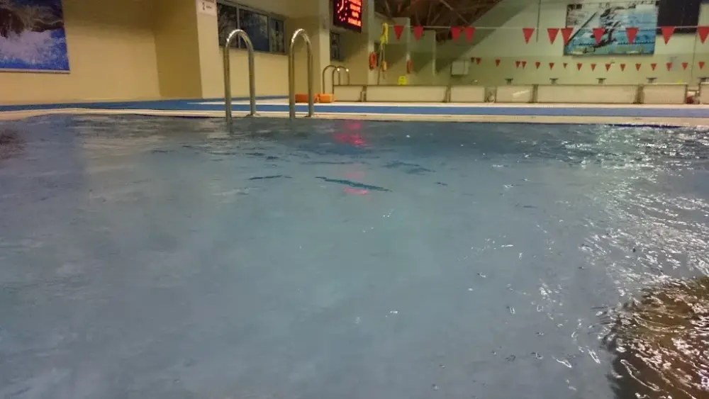 Genclik Spor Yuzme Havuzu — Yüzme Havuzları, Merkez · fotoğraf 3