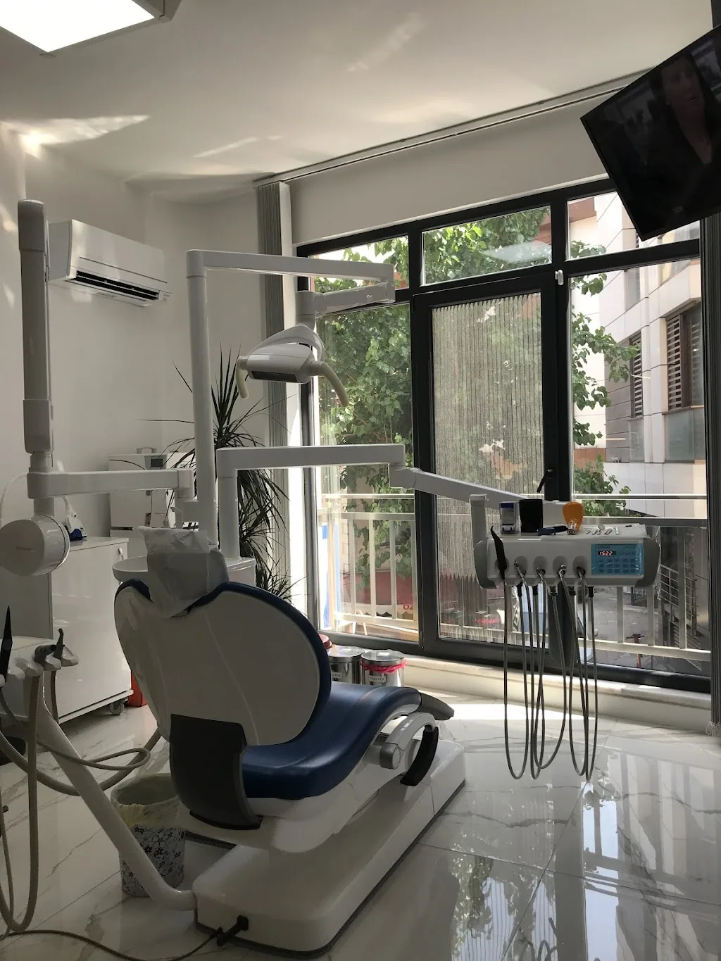 Diş Hekimi Erdem Bulut Dur — Diş Hekimleri, Kağıthane · fotoğraf 1