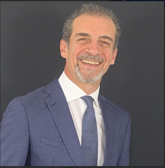 Dt. Ahmet Kiğılı. Diş Hekimi
