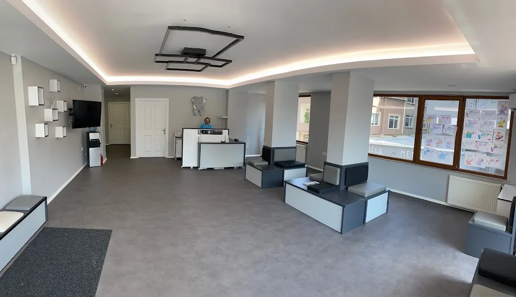 Dis Hekimi Halil Yağız Çavdar — Diş Hekimleri, Kağıthane · fotoğraf 1