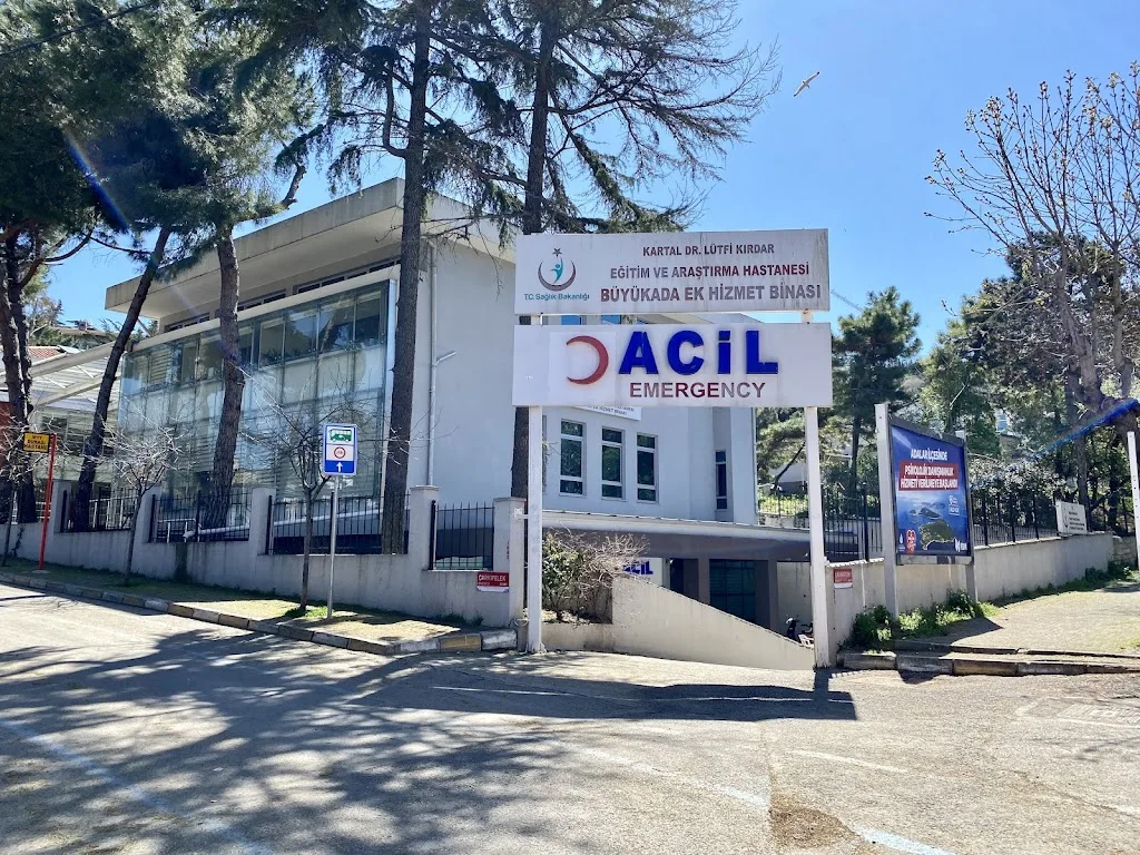 Kartal Lütfi Kırdar Eğitim ve Araştırma Hastanesi Büyükada Ek Hizmet Binası — Diş Hekimleri, Adalar · fotoğraf 1