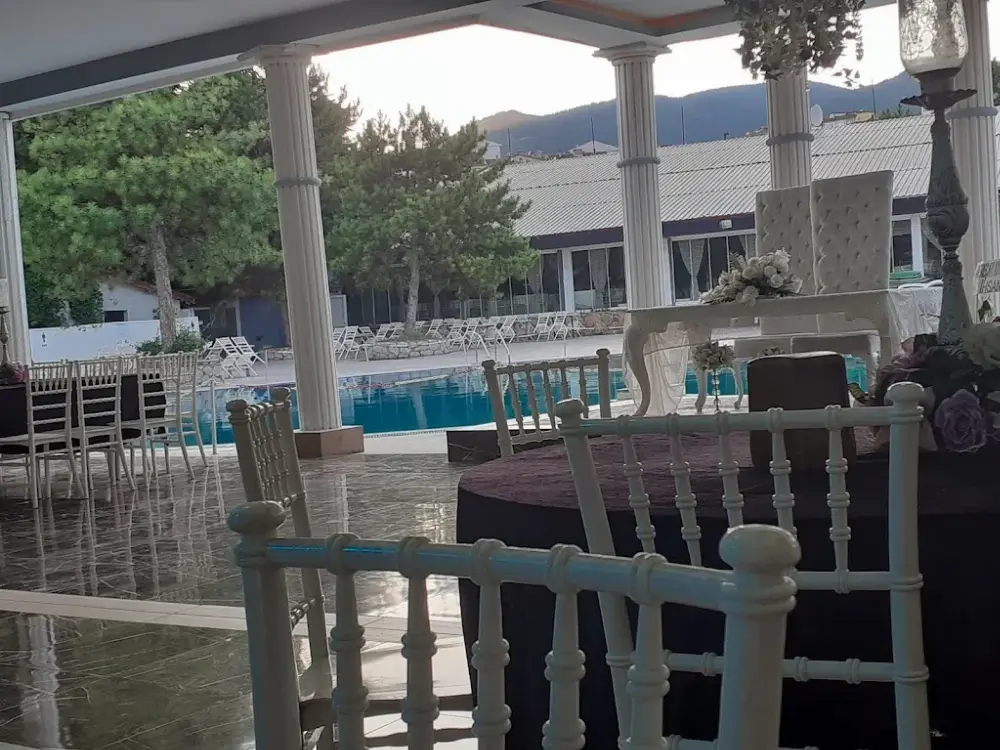 Akıntepe Düğün Salonu Ve Yüzme Havuzu — Yüzme Havuzları, Merkez · fotoğraf 5