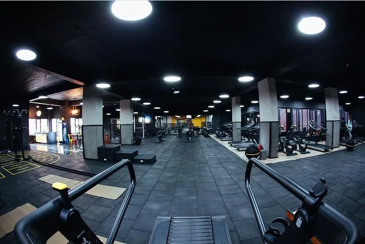 Çebioğlu Aura Fitness & Spa — Yüzme Havuzları, Merkez · fotoğraf 1