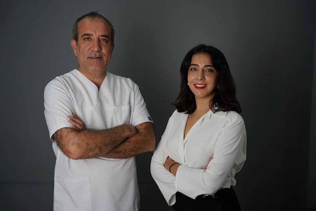 Kadıköy - Diş Kliniği | Dt. Erdem Can & Kanal Tedavisi Uzmanı Ezgi Orhan | Moda & Caferağa — Diş Hekimleri, Kadıköy · fotoğraf 1