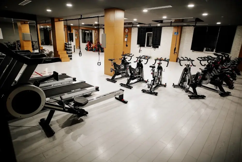 Slim Fit Fitness & Life Center — Yüzme Havuzları, Merkez · fotoğraf 4